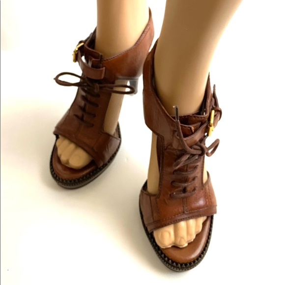 Burberry Heels - Picture 4 of 8